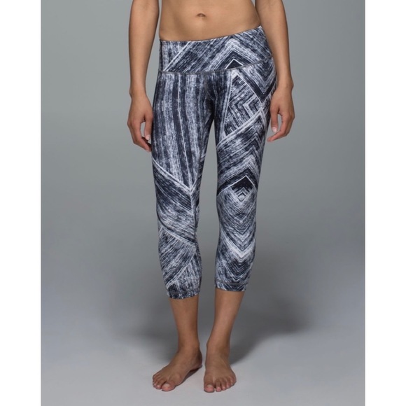 Lululemon Wunder Under Black White Crop Leggings - Picture 4 of 16